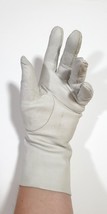 Vintage &#39;60-&#39;70s Wedding Soft White Leather Women Gloves Pair Size SM/MD - £19.57 GBP