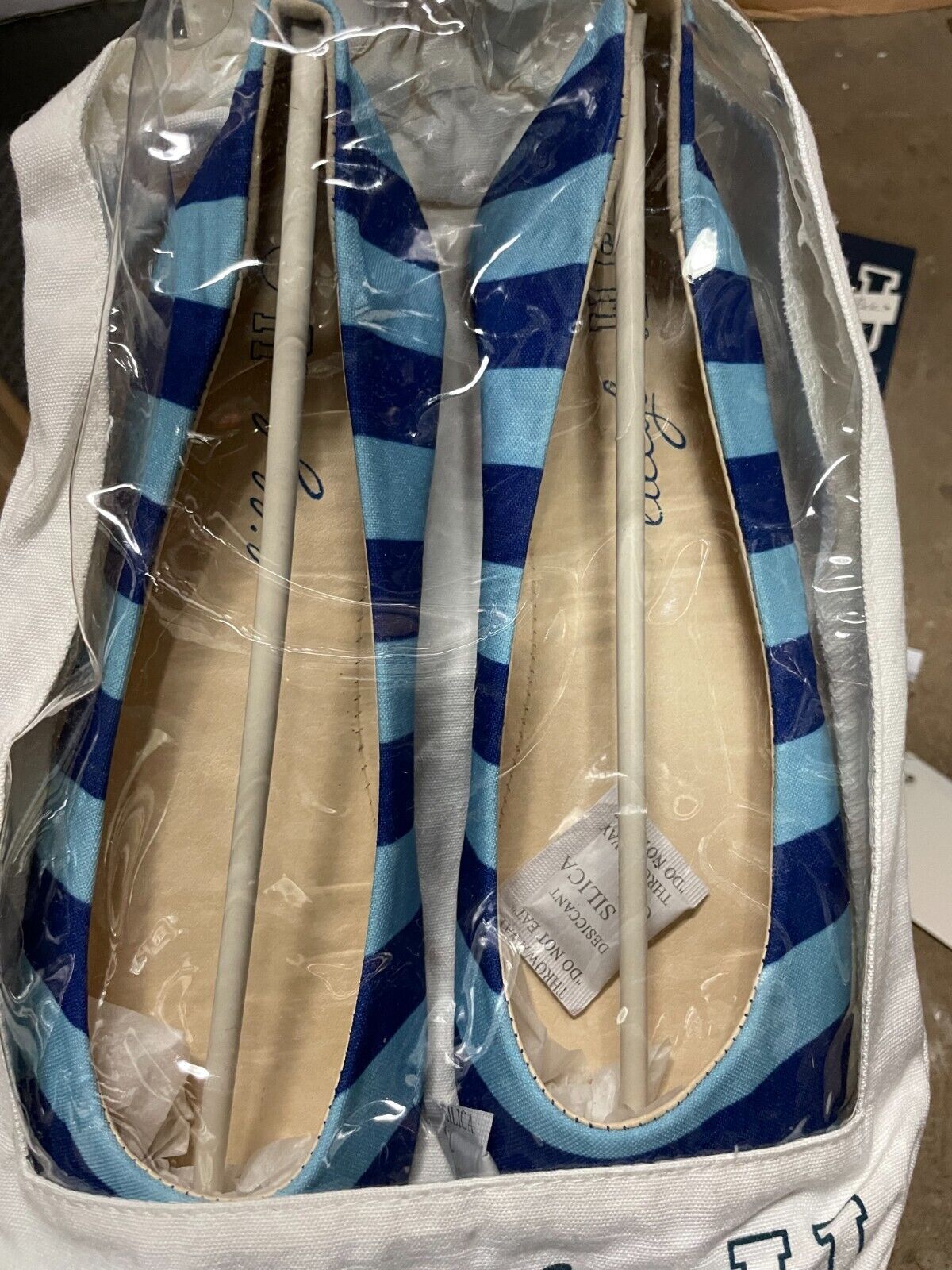 NEW LillyBee Ladies Woman&#39;s Flats Shoes  Size 7 - $2.97