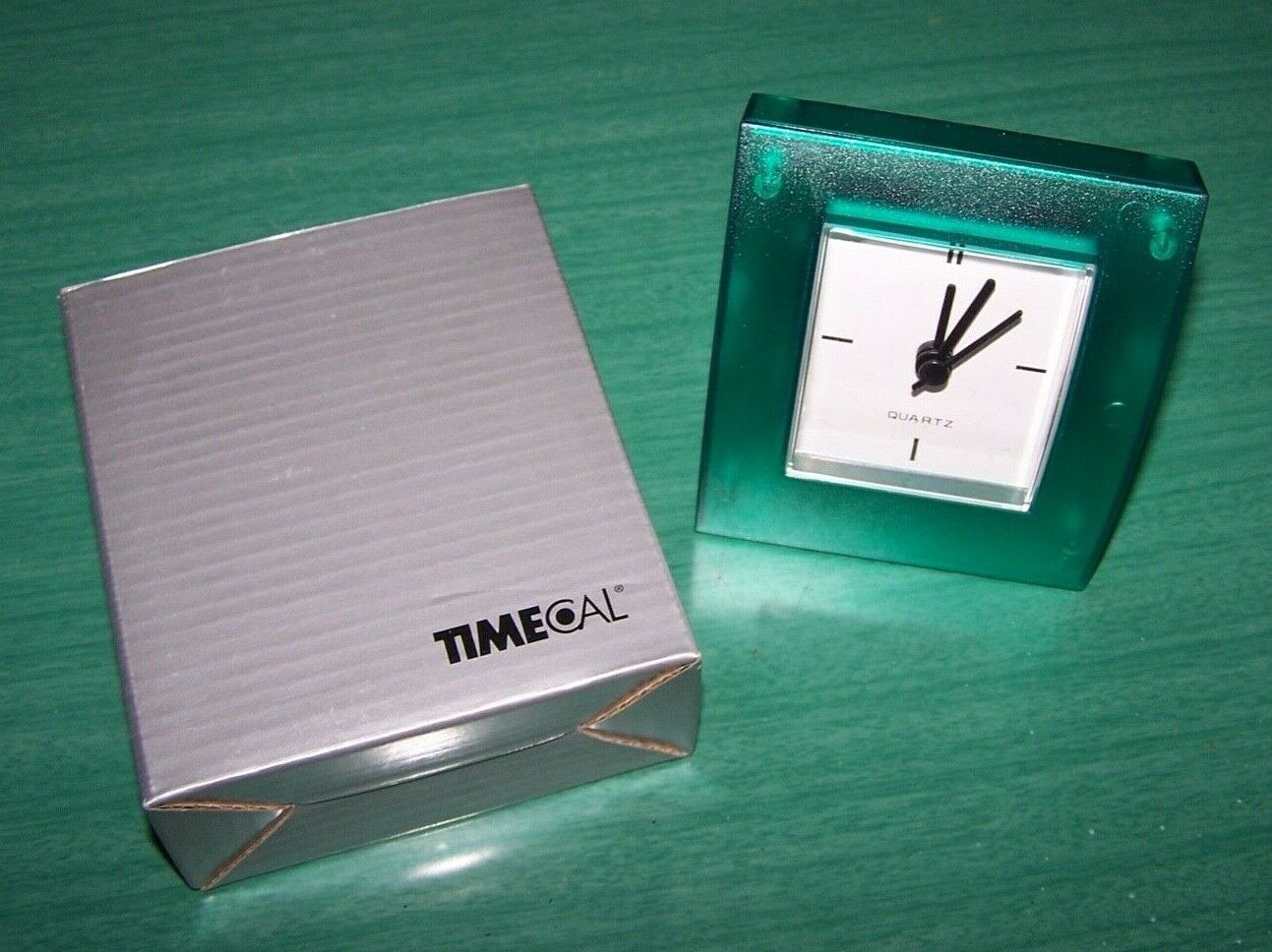 Quartz Analog Clock - GREEN - 4" x 3.25" x 1.25" - Desk, Mantel... - NIB! - $3.99