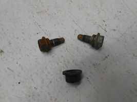 2004 Chevrolet Silverado 1500 Hood Hinge Bolts Left Or Right - $550.13 MXN