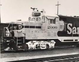 Atchison Topeka &amp; Santa Fe Railway Railroad ATSF #2000 GP7R Electromotive Photo - £7.58 GBP