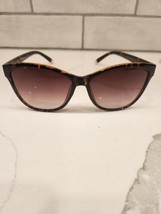 Vince Camuto VC1063 TS Cat 3 Eye Sunglasses Tortoise Frame Brown Gradient Lens - £30.09 GBP