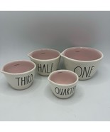 Rae Dunn Measuring Cups White and Pink Set NEW - $555.63 MXN