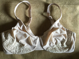 38D OLGA Luxury Lift Wirefree Women&#39;s Light Beige No Wire Bra Style 35063 - £15.90 GBP