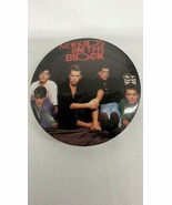 NEW KIDS ON THE BLOCK VINTAGE 1.5” BUTTON / PIN 1989 &quot;GROUP&quot; RELAXING ..... - €11,08 EUR