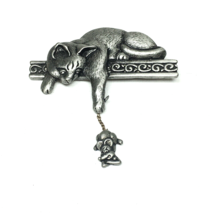 Vintage JJ Jonette Pin Jewelry Cat W Dangling Mouse Silver Gray Tone Brooch - £14.84 GBP