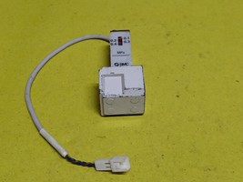 SMC IS10E-2002-A press switch w/ piping adapter 0.7MPa 100VAC/DC 20mA Japan - £207.84 GBP