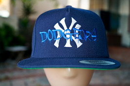 Los Angeles LA Dodgers Graffiti Over New York NY Yankees World Series Hat - €34,98 EUR