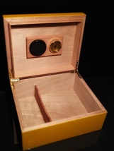 humidor & ashtray image 6