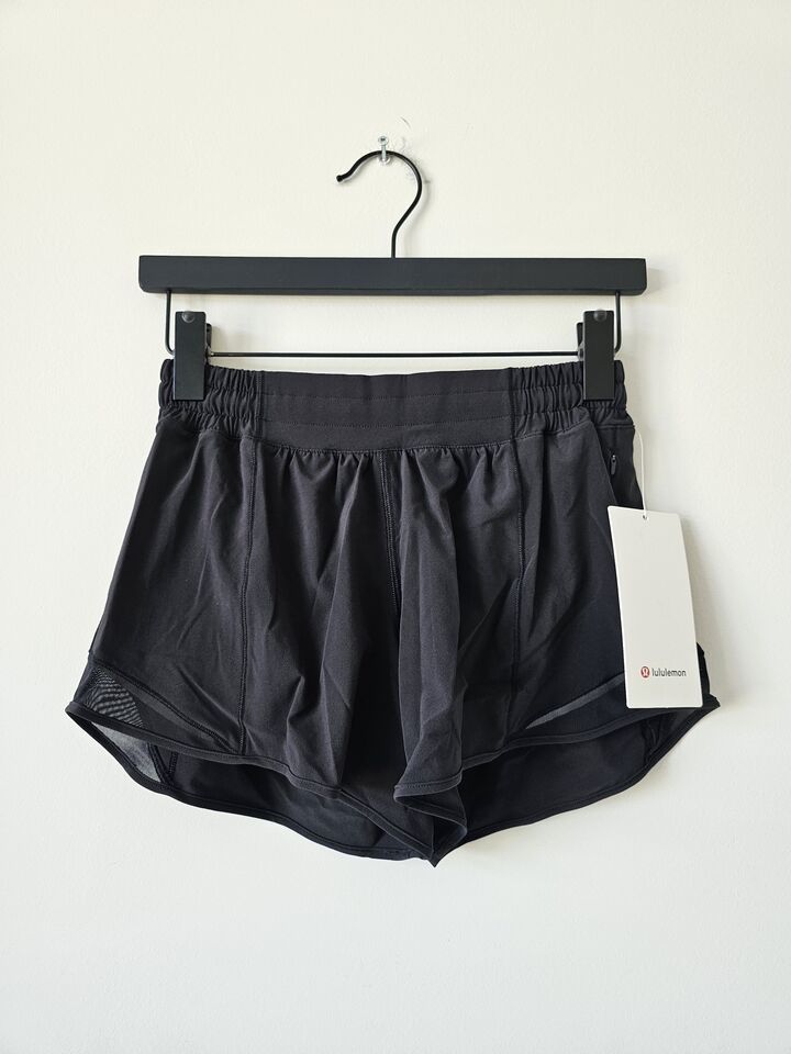 NWT LULULEMON Black Hotty Hot Low Rise 4" Shorts Lined 6