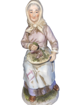 Porcelain Figurine Old Woman With Basket Of Grapes Homco #1433 Pastels Country - £11.66 GBP