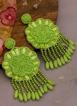 Orecchini da donna con fiore verde con perline fatti a mano da MARMORIS ECOM - £11.93 GBP