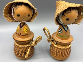 Vtg Japanese Kokeshi Dolls Woven Hats Wooden Bases Set of 2 - $461.73 MXN