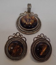 Vintage Unbranded Silvertone 3 Piece Set Pendant &amp; Matching Post Ear Rings. - £15.57 GBP