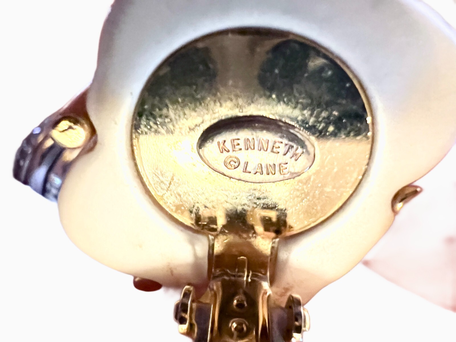 Kenneth Jay Lane KJL Earrings White Seashell Resin Gold Plated Clip on 80s VTG Item image 9