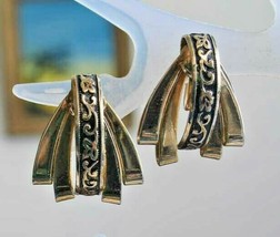 Elegant Ancient Style Gold-tone Screw-on Earrings 1950s vintage 1&quot; - £9.87 GBP