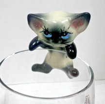 Vintage Pottery Hang In There Kitty Cat Hand Painted 2 1/4 inch Long 1 1... - $18.32