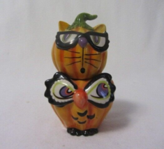 Novelty Pumpkins In Halloween Costume Ceramic Salt &amp; Pepper Shakers Stackable - £7.58 GBP