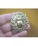 (b-bee-158) large Bee bumble bees insect on oval daisy flower brass pin ... - $398.80 MXN
