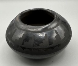 NA Pottery Black on Black Pueblo New Mexico 3 Inches Tall  2.5 Inches Dia. Top - £36.27 GBP