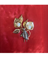 VTG Flower Virgin Mary Miraculous Faux Pearls Enamel Gold Tone Brooch 2.25” - €14,61 EUR