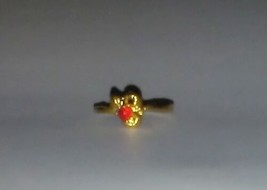FAUX RUBY SIZE 6.5 RING WITH GOLD ALLOY BAND - $94.77 MXN
