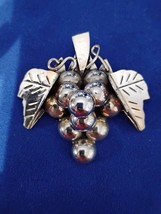 Large 925 Sterling Silver Grapes Brooch Pin Pendant Free Shipping - €51,66 EUR