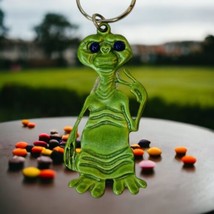 E.T. The Extra Terrestrial Vintage 1980s Movie Keychain Metal Green Blue Eyes - £11.66 GBP
