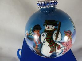 Li Bien Hand Painted Glass Ornament Children Building Snowman 4&quot; - £11.77 GBP