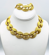 Vintage Textured Gold Tone Necklace Bracelet Set - £27.86 GBP