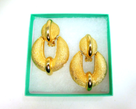 Large Statement Granulated Gold Tone Doorknocker Clip Earrings - £11.32 GBP