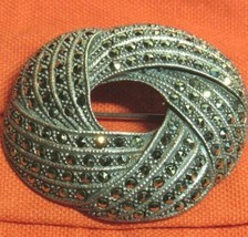 STERLING SILVER Pin with Marcasite Stones Love Knot Twist Ladies Jewelry 14.0 gr - £29.35 GBP