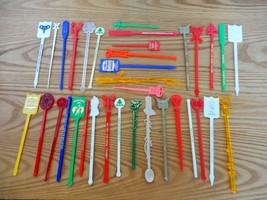 Lot of 35 vtg colorful plastic advertising swizzle stick drink stirrers ... - £19.98 GBP