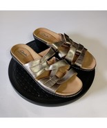 Clarks Collection Women&#39;s Sz 9 Slip-On Sandals Leather Gold Metallic - $436.48 MXN