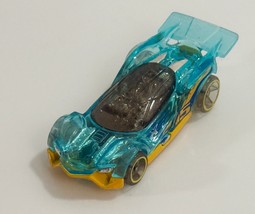Hot Wheels Blitzspeeder 2015 Mattel race car diecast 1:64 - $4.40