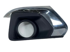 2021 Chevy Traverse LH Driver Fog Lamp Bezel W/ Chrome Insert 23234810 OEM - $44.50