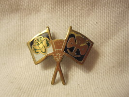 Vintage 1950&#39;s Girl Scouts of America GS Friendship Swap 2 Flags Pin - £9.42 GBP