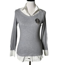 Dismero Women&#39;s Twofer Blouse Beaded Crest Logo Elbow Patch Gray White S... - £34.95 GBP