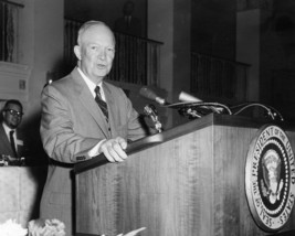 President Dwight Eisenhower gives speech in 1958 Photo Print - £7.04 GBP+
