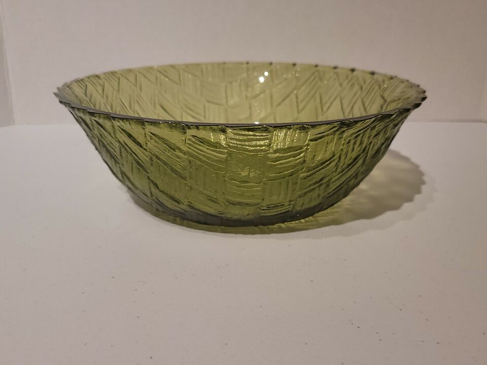 Indiana Glass Avocado Green Weavetex Chip Bowl - $18.70