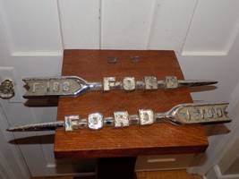 Vintage Pair of Ford F-100 Embossed Metal Sign Emblems for Truck - €190,40 EUR