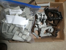 Large Lot of Vintage HO and O Scale Plastic Trestles - £14.73 GBP