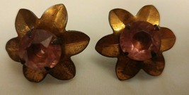 Vintage Gold Tone Pink Crystal Rhinestone Screw Back Earrings Unmarked Patina 1&quot; - £7.77 GBP