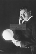 NIKOLA TESLA HOLDING TESLA POWERED LAMP INVENTER ENGINEER FUTURIST 4X6 P... - £6.88 GBP