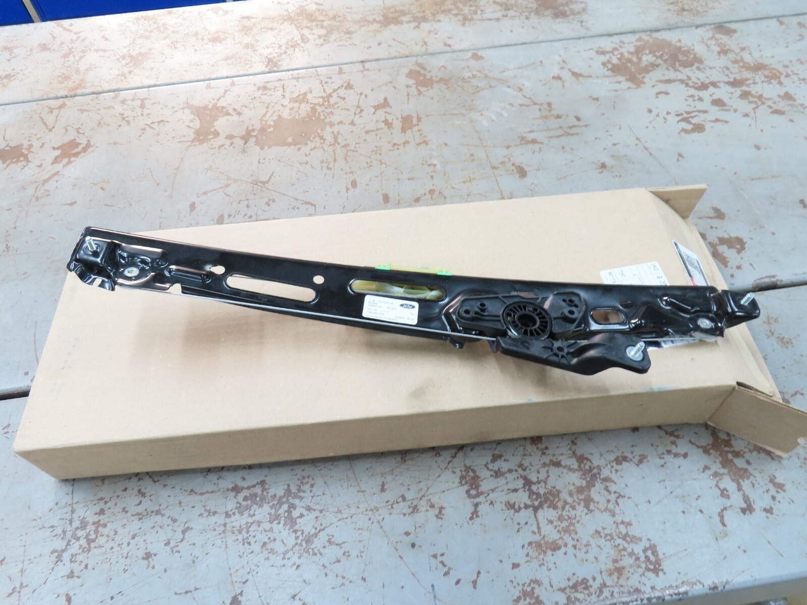 Ford JL1Z-7827008-B Power Window Regulator NO Motor WLR-398 Right RH - $38.68
