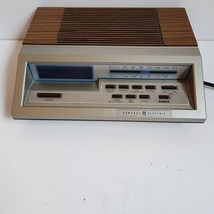 Vintage 80s GE General Electric AM FM Alarm Clock Radio Wood Grain Model 7-4672A - £14.85 GBP