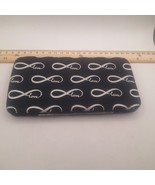 Black with white affinity love Symbols Women&#39;s Hinge Wallet - $308.44 MXN