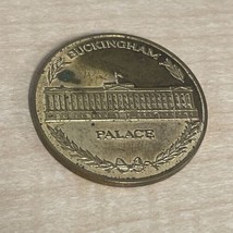 Vintage Buckingham Palace Souvenir Challenge Coin KG JD - $19.79