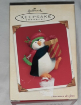 Hallmark Keepsake Mom Penguin with Present Christmas Ornament 2003  - £4.78 GBP