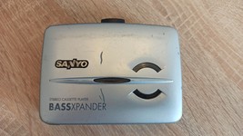 Reproductor de casete estéreo Sanyo BassXpander vintage. trabajo - £23.61 GBP